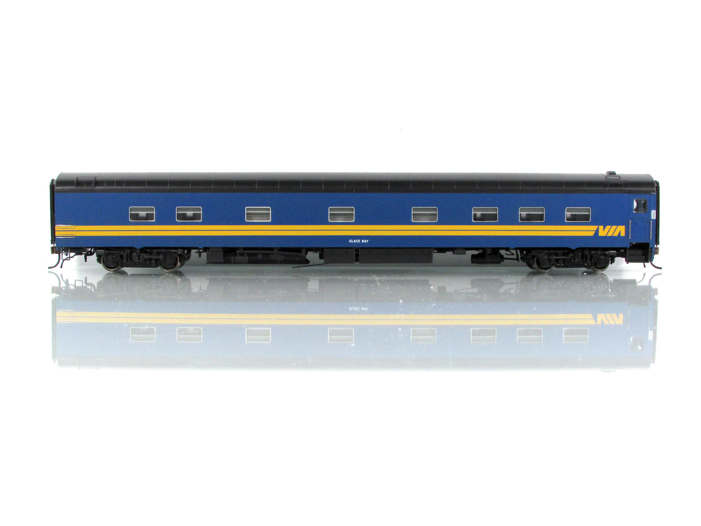 HO Scale **VIA RAIL CANADA** *GLACE BAY* Sleeper #2025 - Rapido 104004, Lighted