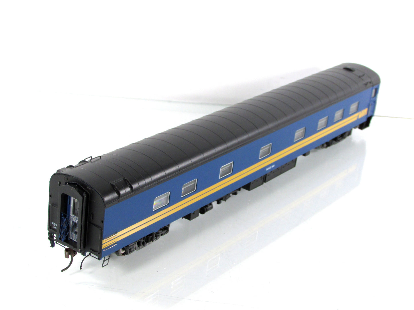 HO Scale **VIA RAIL CANADA** *GLACE BAY* Sleeper #2025 - Rapido 104004, Lighted