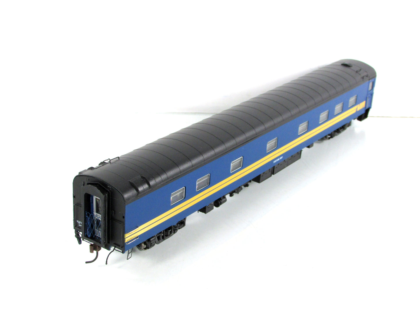 HO Scale *VIA RAIL CANADA* *FORTUNE BAY* Sleeper #2027 - Rapido 104006, Lighted