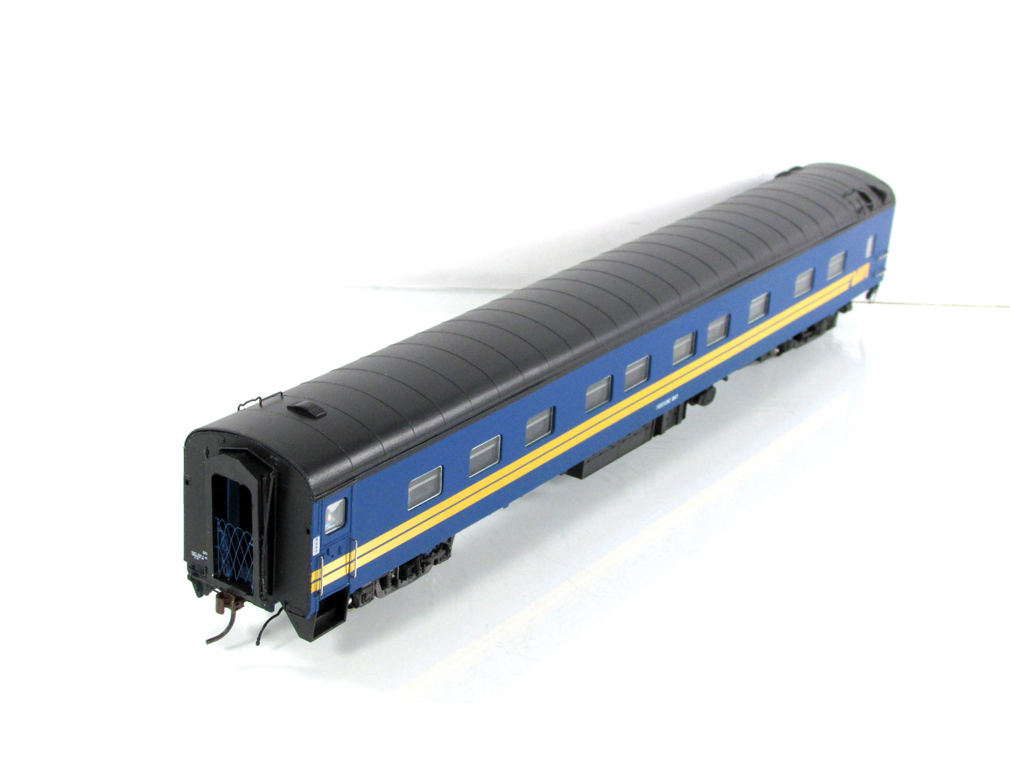 HO Scale *VIA RAIL CANADA* *FORTUNE BAY* Sleeper #2027 - Rapido 104006, Lighted