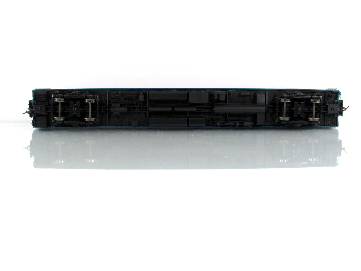 HO Scale *VIA RAIL CANADA* *FORTUNE BAY* Sleeper #2027 - Rapido 104006, Lighted