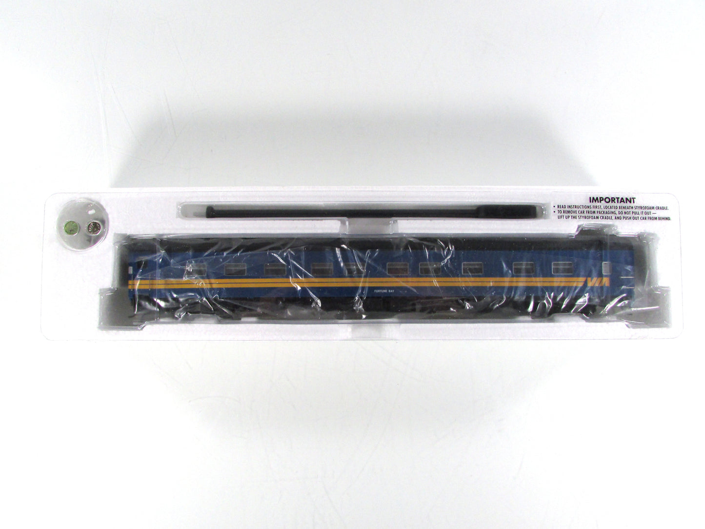 HO Scale *VIA RAIL CANADA* *FORTUNE BAY* Sleeper #2027 - Rapido 104006, Lighted
