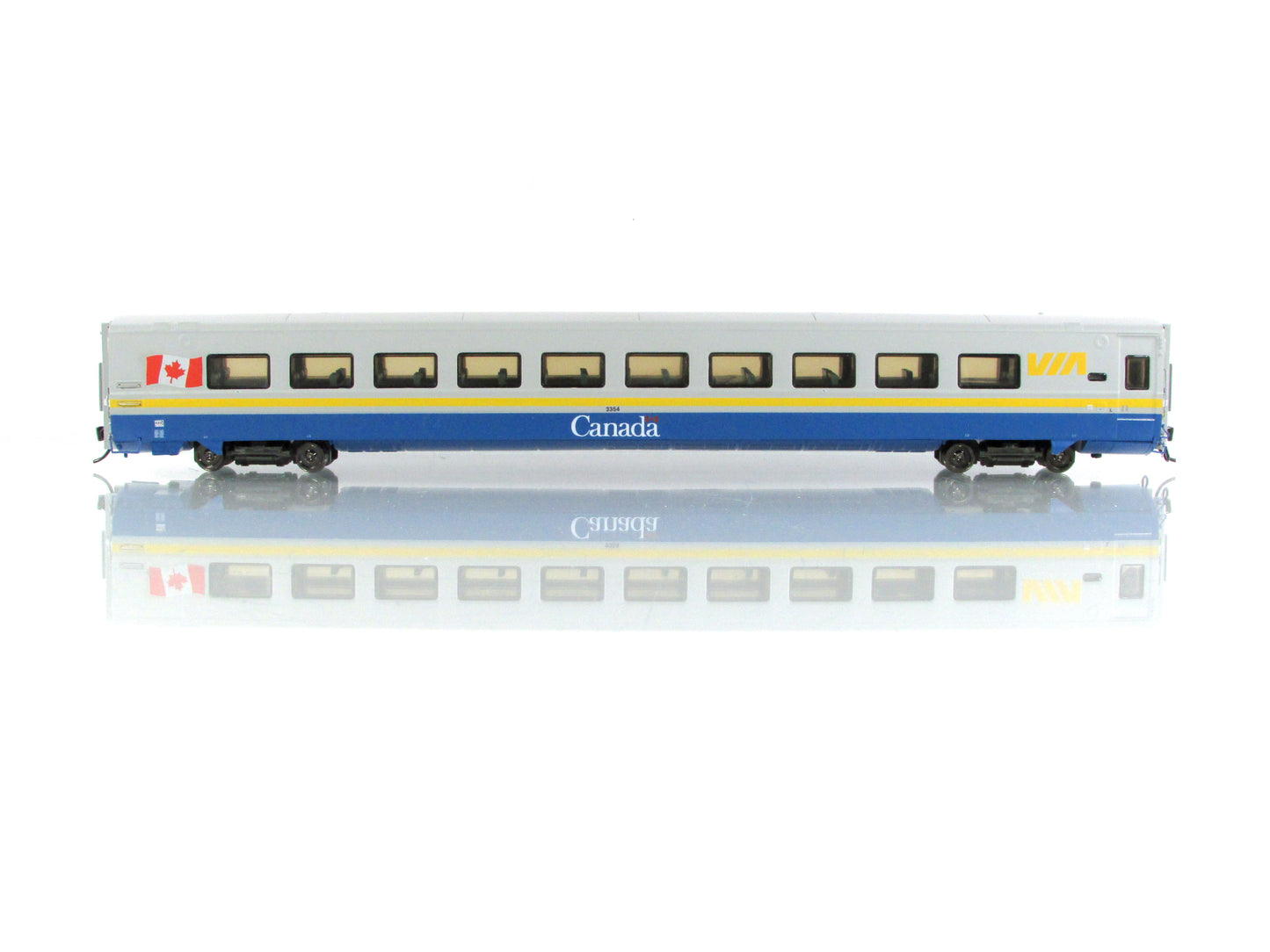 HO Scale ***VIA RAIL CANADA*** LRC Club Coach #3354 ---- Rapido 108024, Lighted