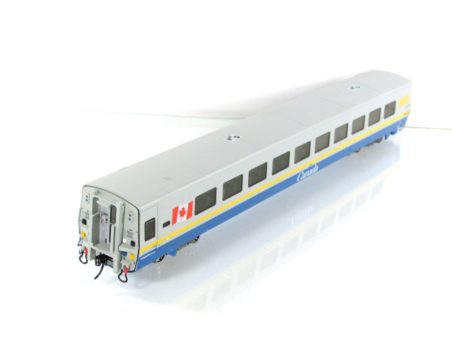 HO Scale ***VIA RAIL CANADA*** LRC Club Coach #3354 ---- Rapido 108024, Lighted