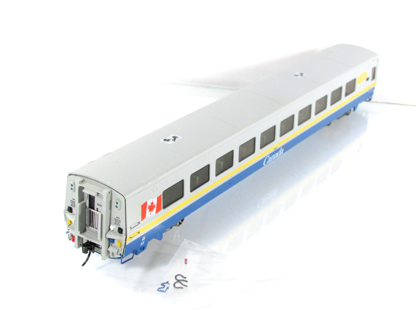 HO Scale ***VIA RAIL CANADA*** LRC Club Coach #3354 ---- Rapido 108024, Lighted