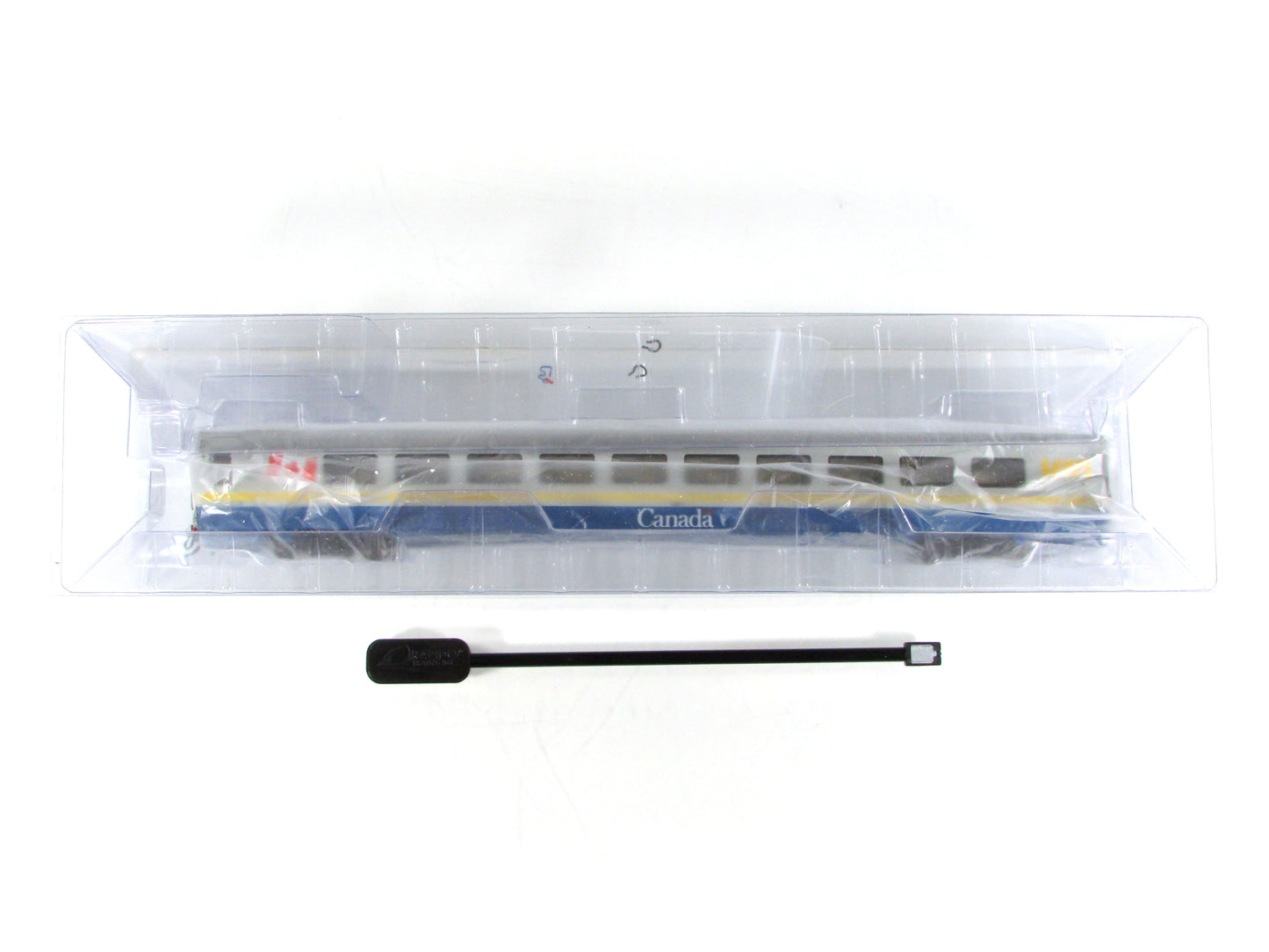 HO Scale ***VIA RAIL CANADA*** LRC Club Coach #3354 ---- Rapido 108024, Lighted