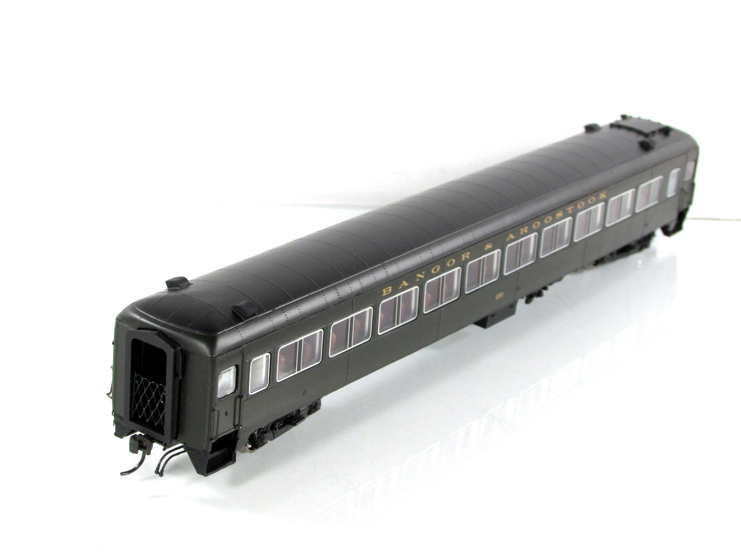 HO Scale *BANGOR AROOSTOOK* Osgood Bradley Coach #151 - Rapido 109057, Lighted