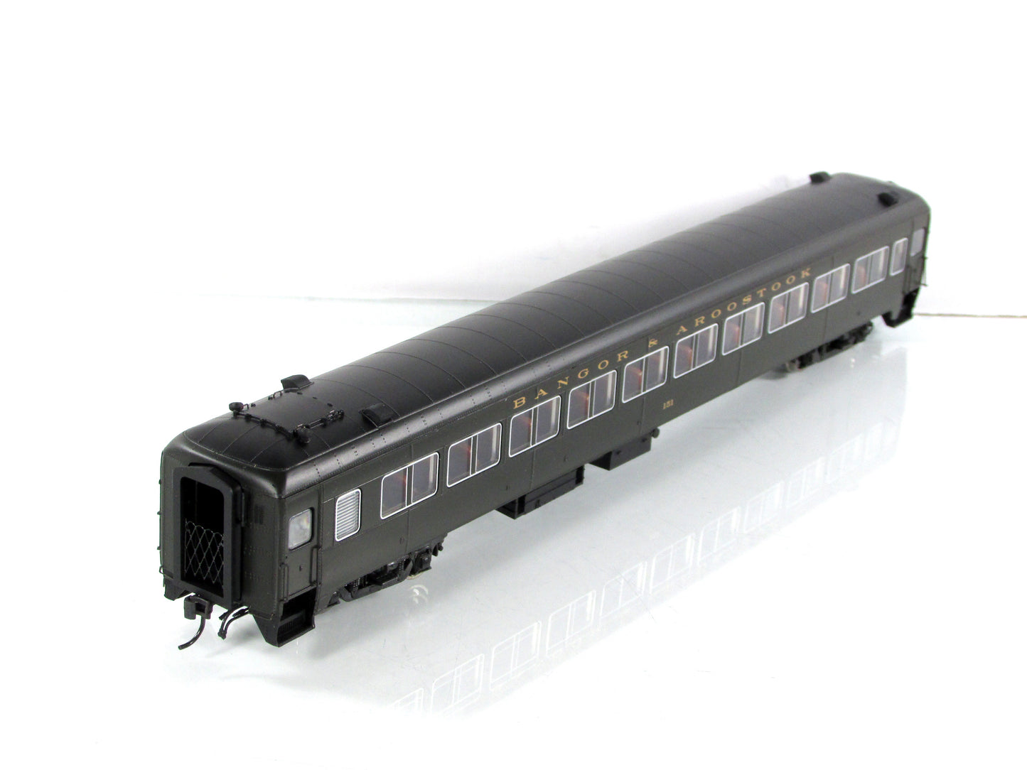 HO Scale *BANGOR AROOSTOOK* Osgood Bradley Coach #151 - Rapido 109057, Lighted