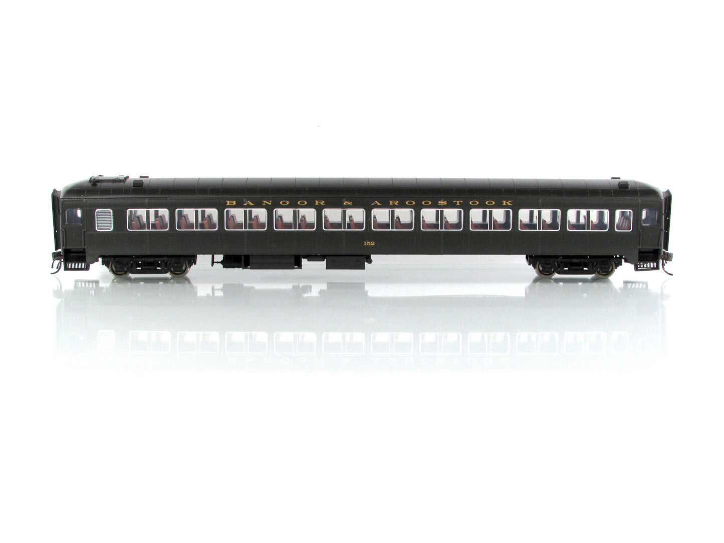 HO Scale *BANGOR AROOSTOOK* Osgood Bradley Coach #152 - Rapido 109058, Lighted