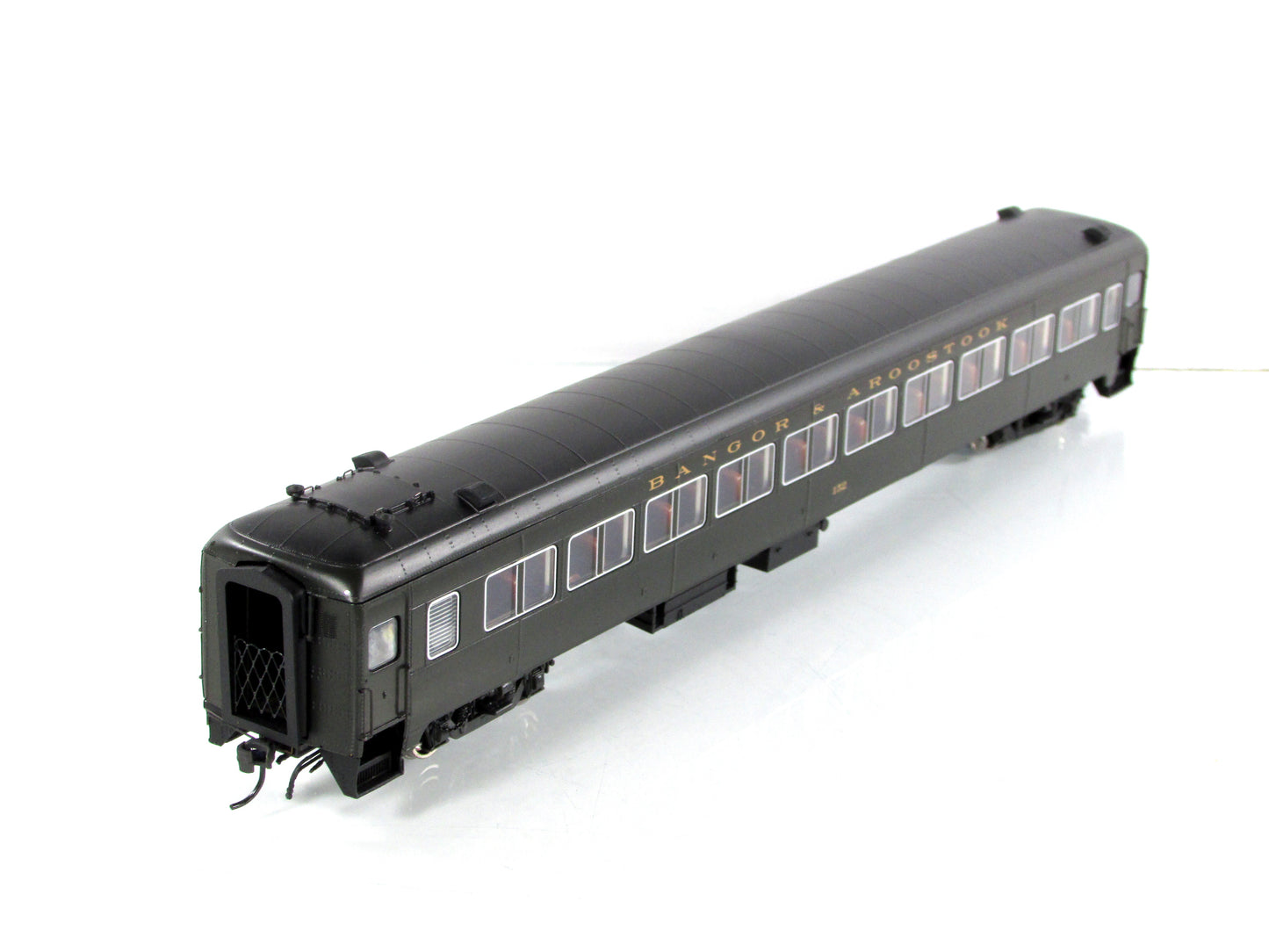 HO Scale *BANGOR AROOSTOOK* Osgood Bradley Coach #152 - Rapido 109058, Lighted