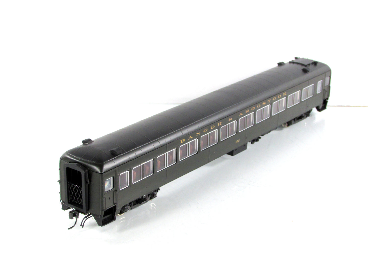 HO Scale *BANGOR AROOSTOOK* Osgood Bradley Coach #152 - Rapido 109058, Lighted