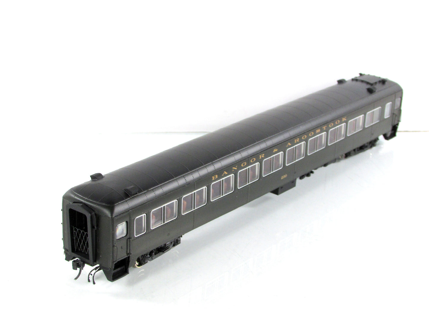 HO Scale *BANGOR AROOSTOOK* Osgood Bradley Coach #230 - Rapido 109059, Lighted