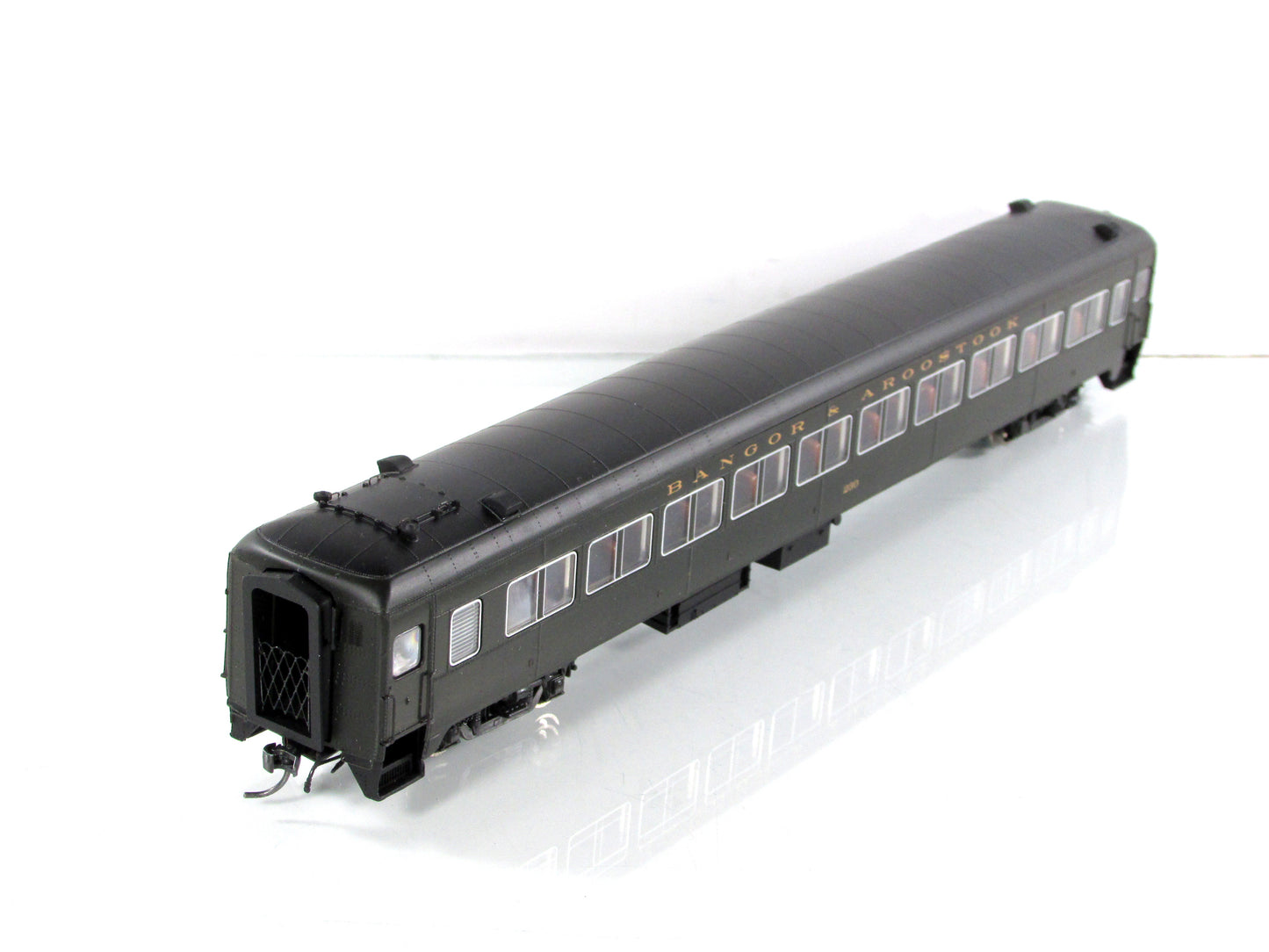 HO Scale *BANGOR AROOSTOOK* Osgood Bradley Coach #230 - Rapido 109059, Lighted
