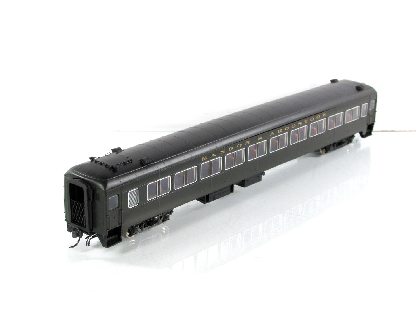HO Scale ***BANGOR AROOSTOOK*** Osgood Bradley Coach --- Rapido 109061, Lighted