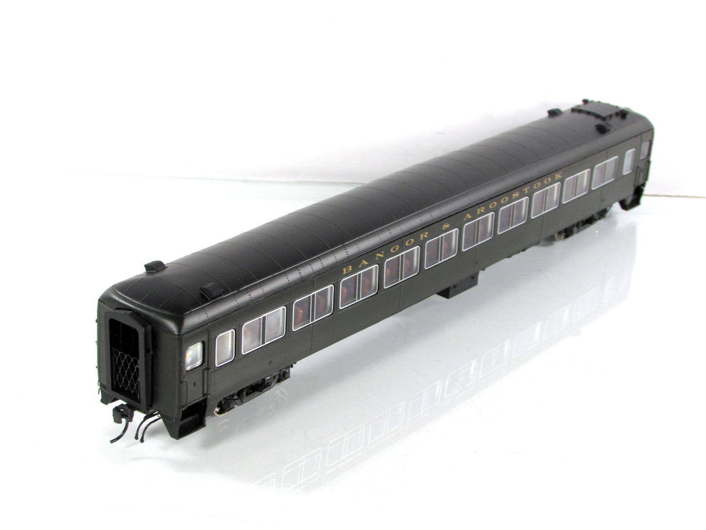 HO Scale ***BANGOR AROOSTOOK*** Osgood Bradley Coach --- Rapido 109061, Lighted
