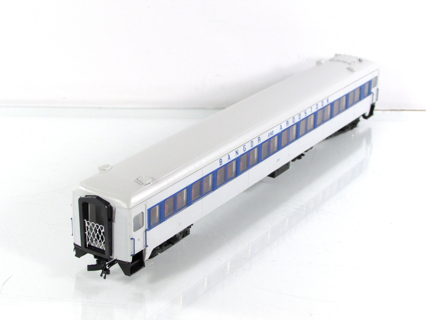 HO Scale *BANGOR AROOSTOOK* Osgood Bradley Coach #230 -Rapido 109065-2, Lighted