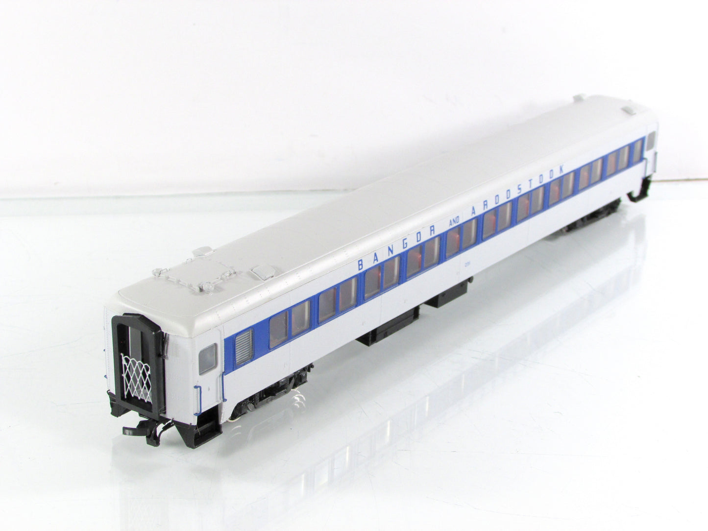HO Scale *BANGOR AROOSTOOK* Osgood Bradley Coach #231 -Rapido 109065-3, Lighted