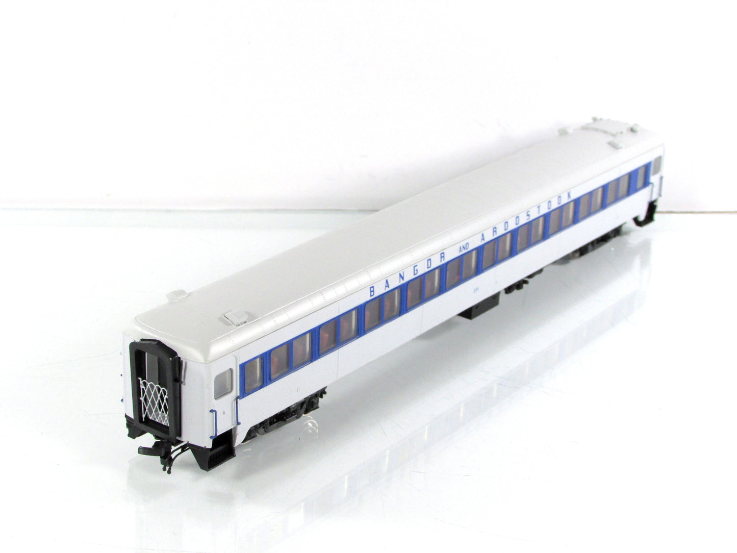 HO Scale *BANGOR AROOSTOOK* Osgood Bradley Coach #231 -Rapido 109065-3, Lighted