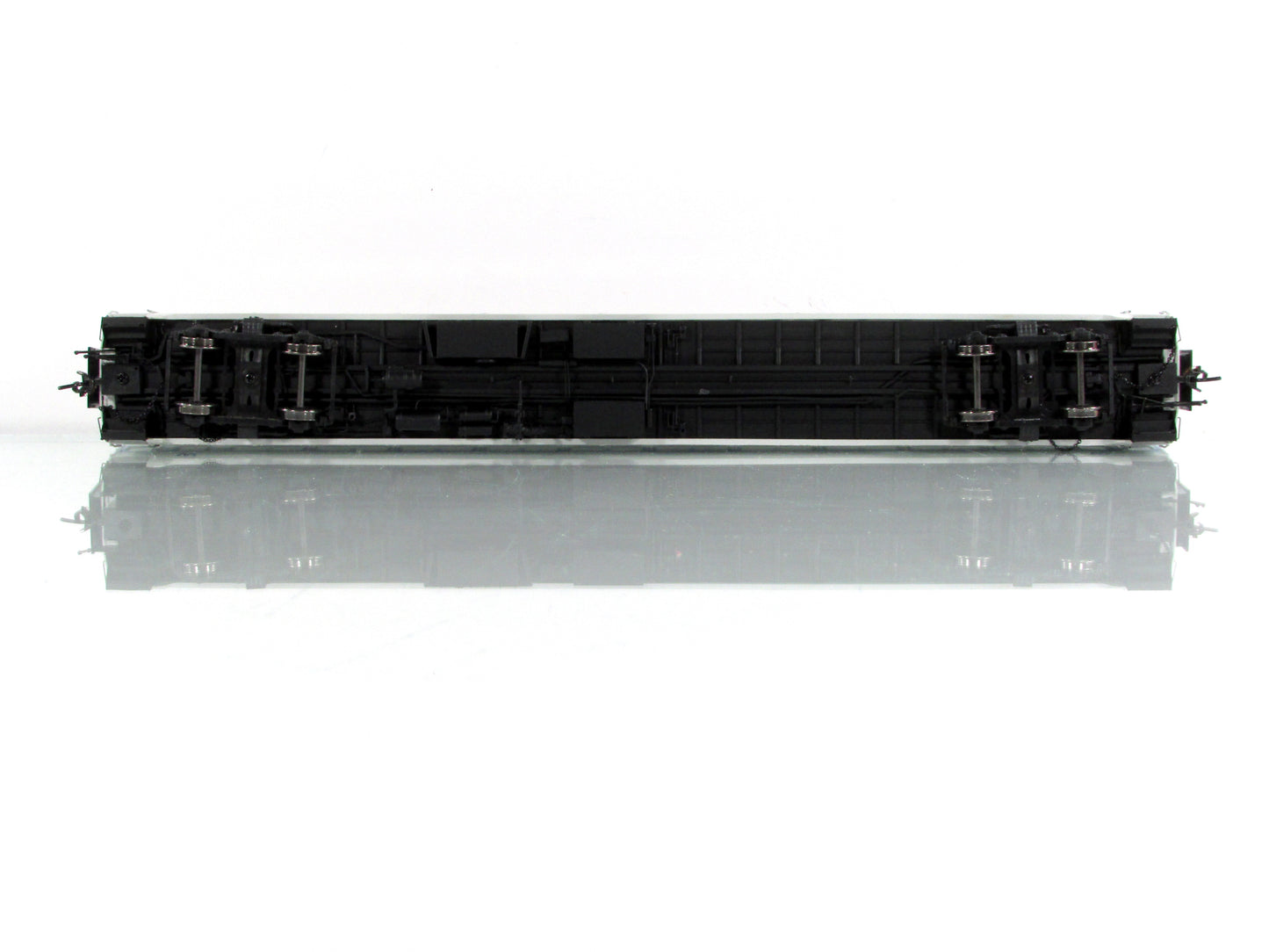 HO Scale ***LONG ISLAND MTA*** Osgood Bradley Coach ---- Rapido 109071, Lighted