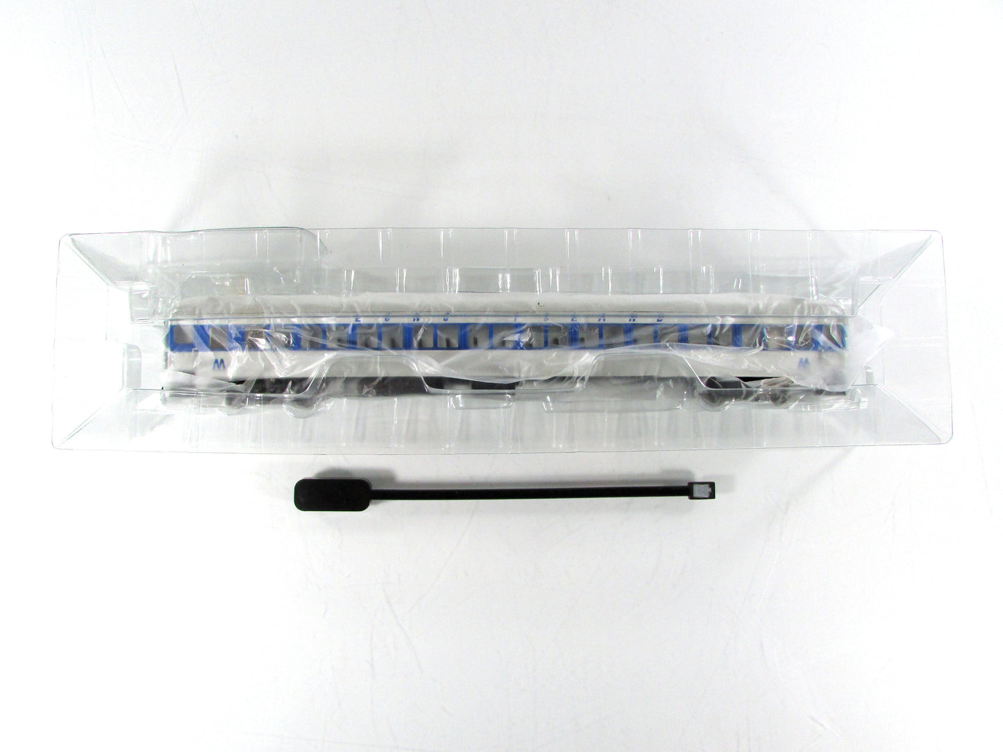 HO Scale ***LONG ISLAND MTA*** Osgood Bradley Coach ---- Rapido 109071, Lighted