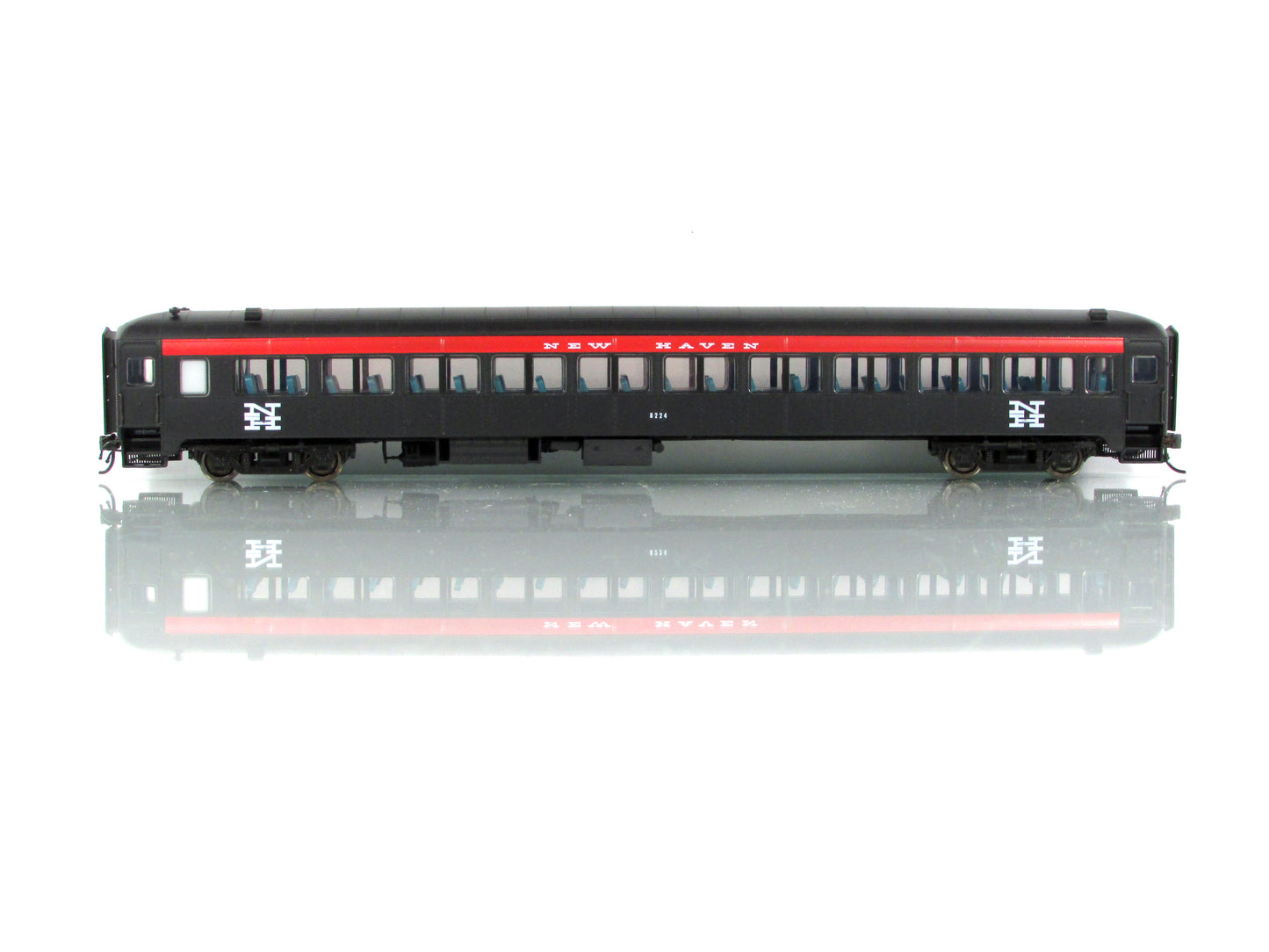HO Scale ***NEW HAVEN*** Osgood Bradley Coach #8224 ---- Rapido 109033, Lighted