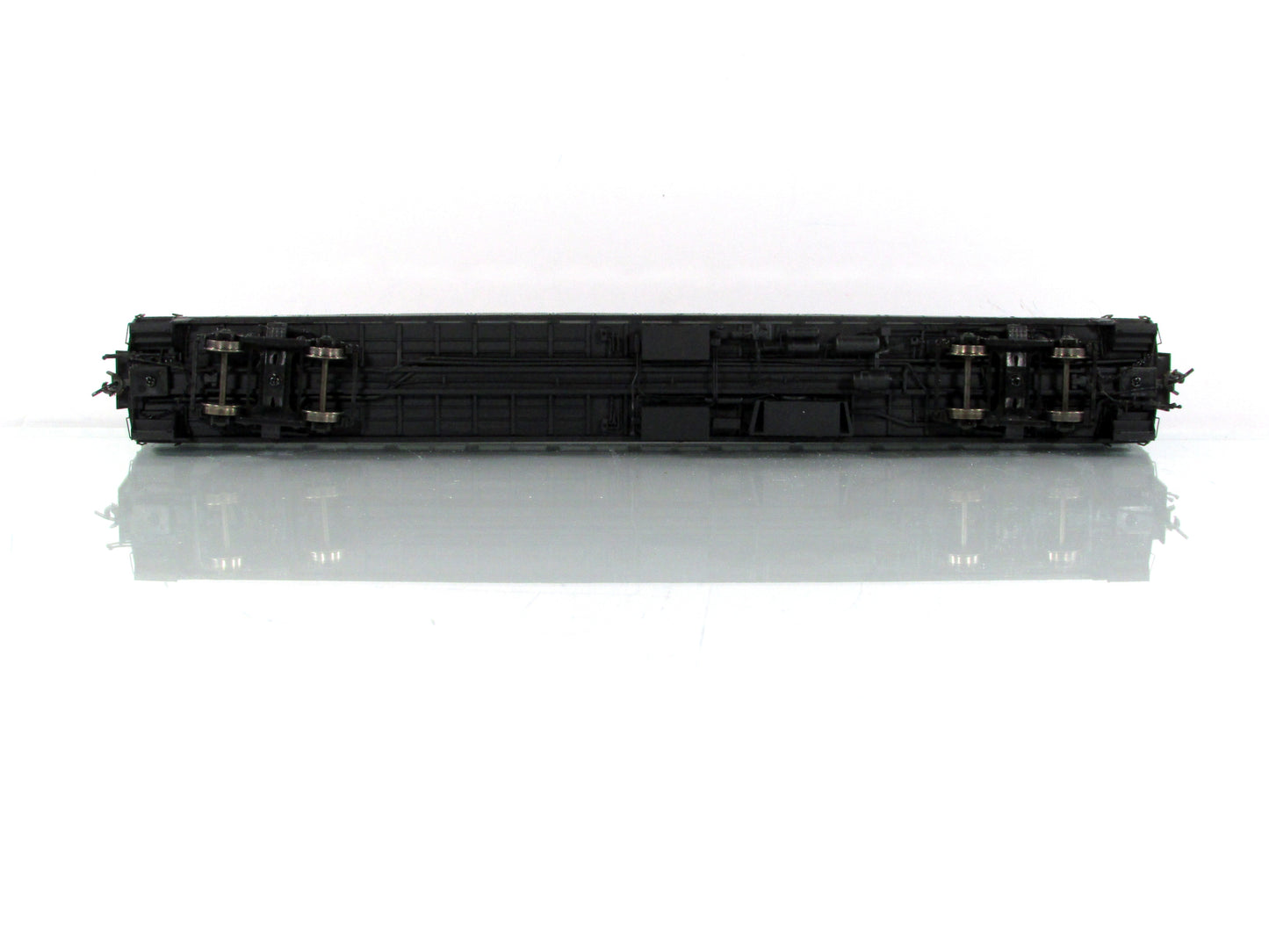 HO Scale ***NEW HAVEN*** Osgood Bradley Coach #8224 ---- Rapido 109033, Lighted