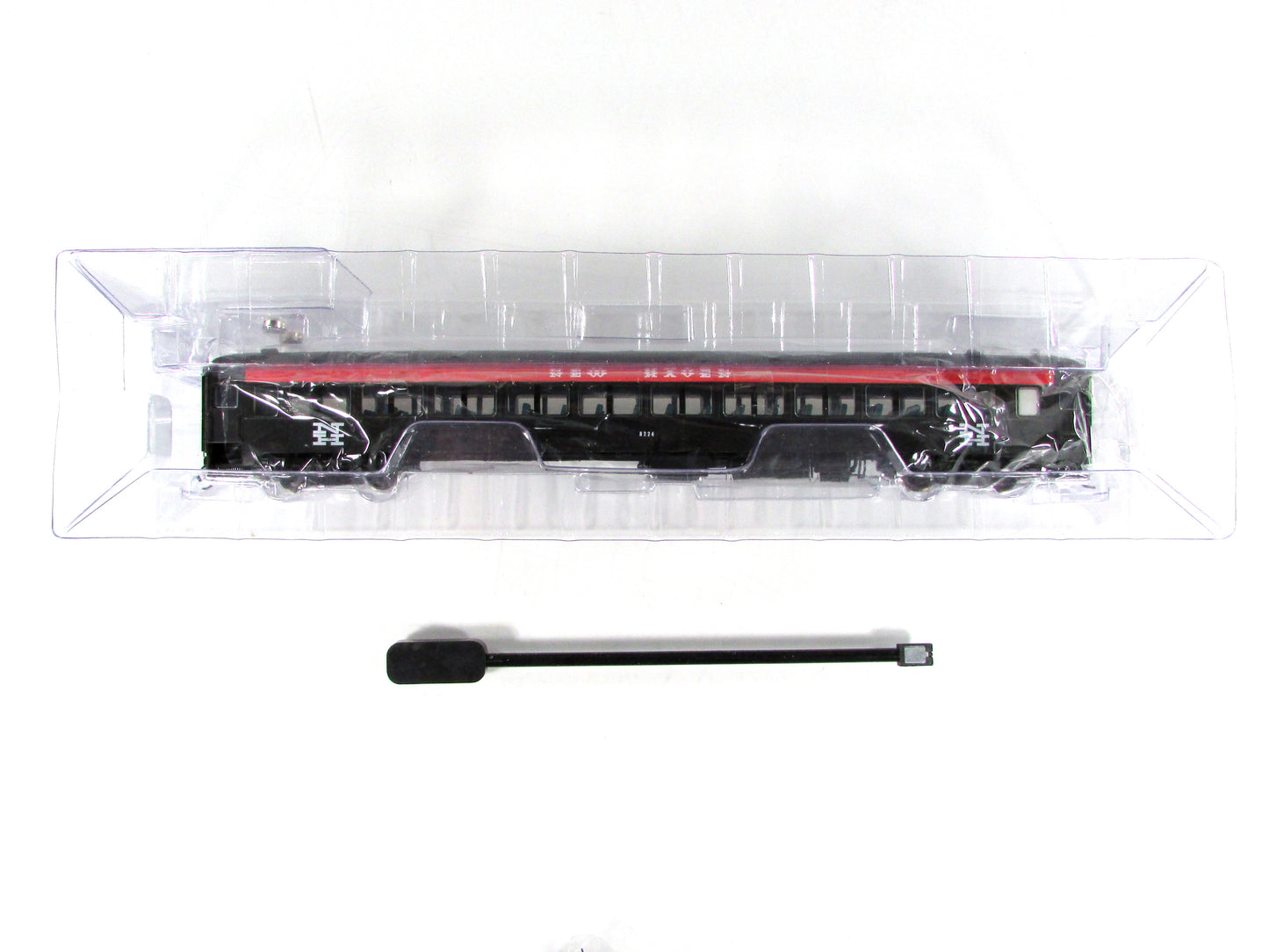 HO Scale ***NEW HAVEN*** Osgood Bradley Coach #8224 ---- Rapido 109033, Lighted