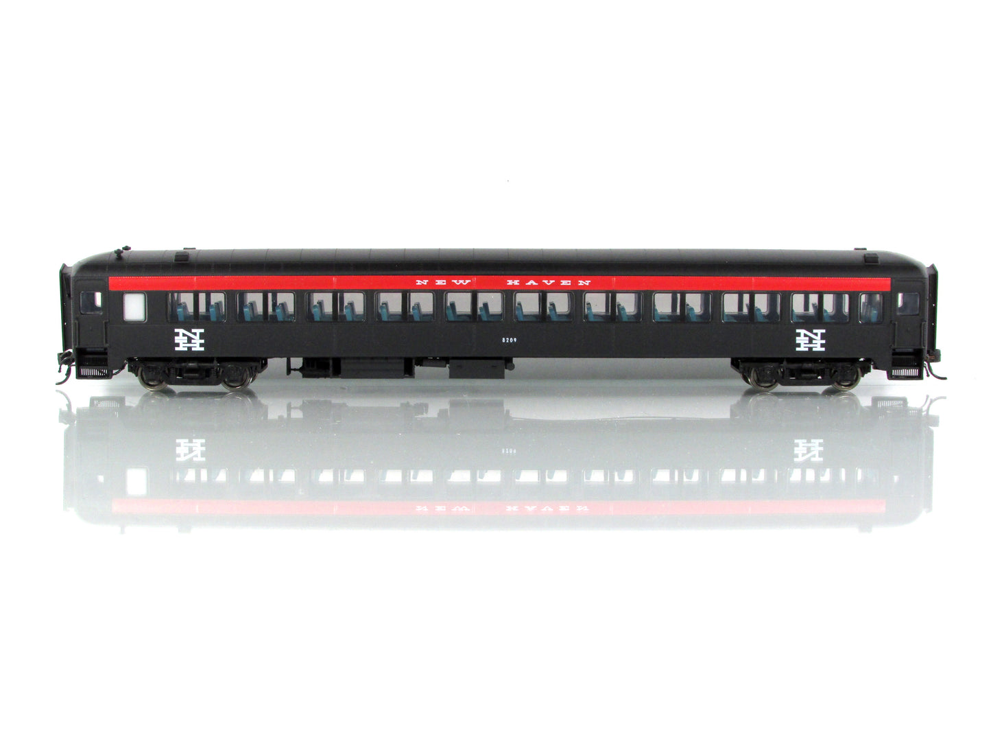HO Scale ***NEW HAVEN*** Osgood Bradley Coach #8209 ---- Rapido 109031, Lighted