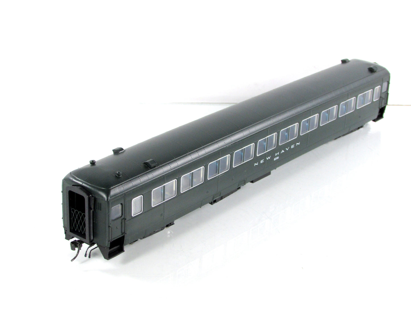 HO Scale ***NEW HAVEN*** Osgood Bradley Coach #8206 ---- Rapido 109117, Lighted