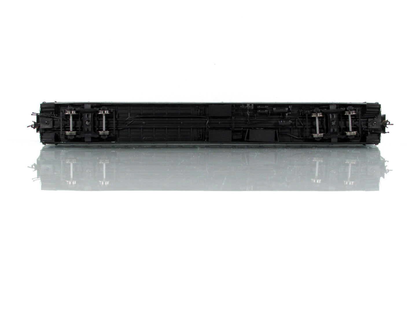 HO Scale ***NEW HAVEN*** Osgood Bradley Coach #8206 ---- Rapido 109117, Lighted