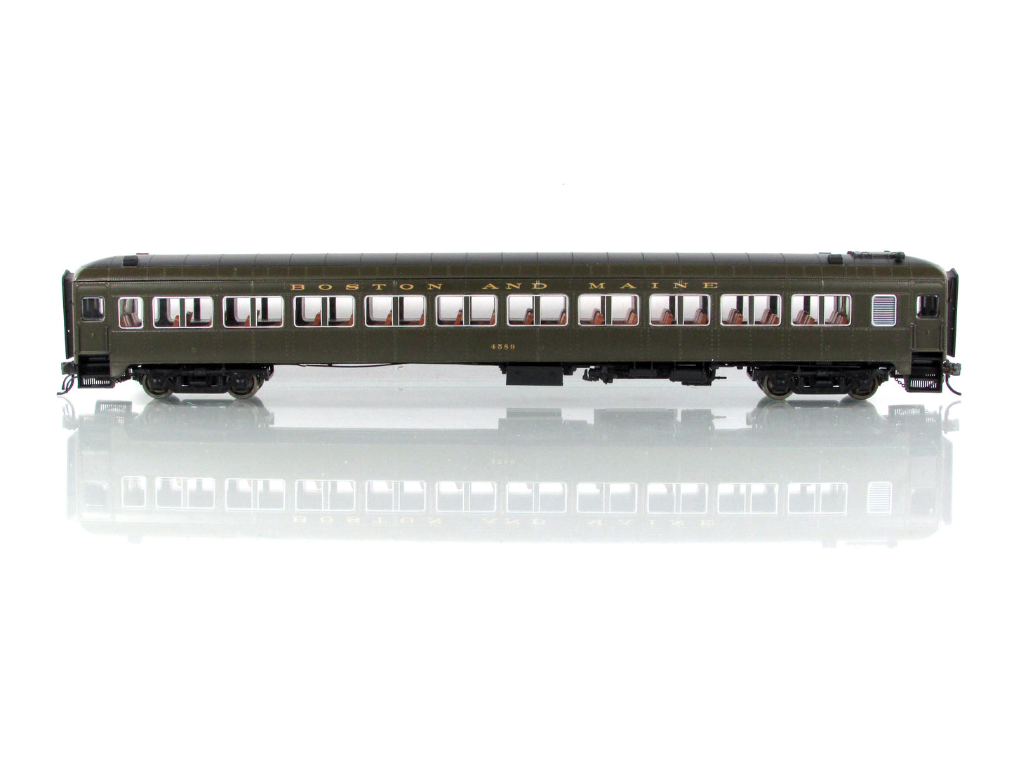HO Scale ***BOSTON MAINE*** Osgood Bradley Coach #4589 - Rapido 109043, Lighted