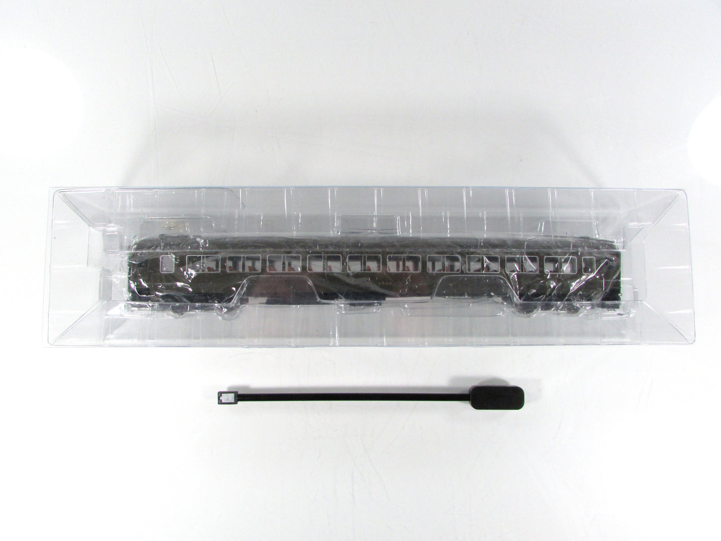 HO Scale ***BOSTON MAINE*** Osgood Bradley Coach #4589 - Rapido 109043, Lighted