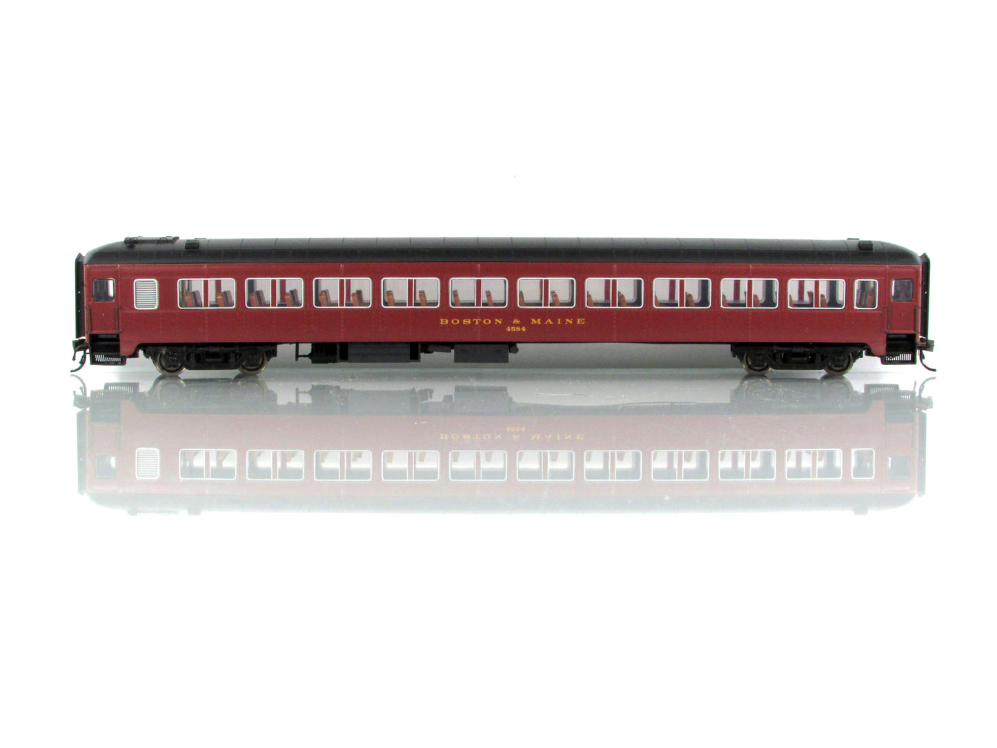 HO Scale ***BOSTON MAINE*** Osgood Bradley Coach #4584 - Rapido 109049, Lighted
