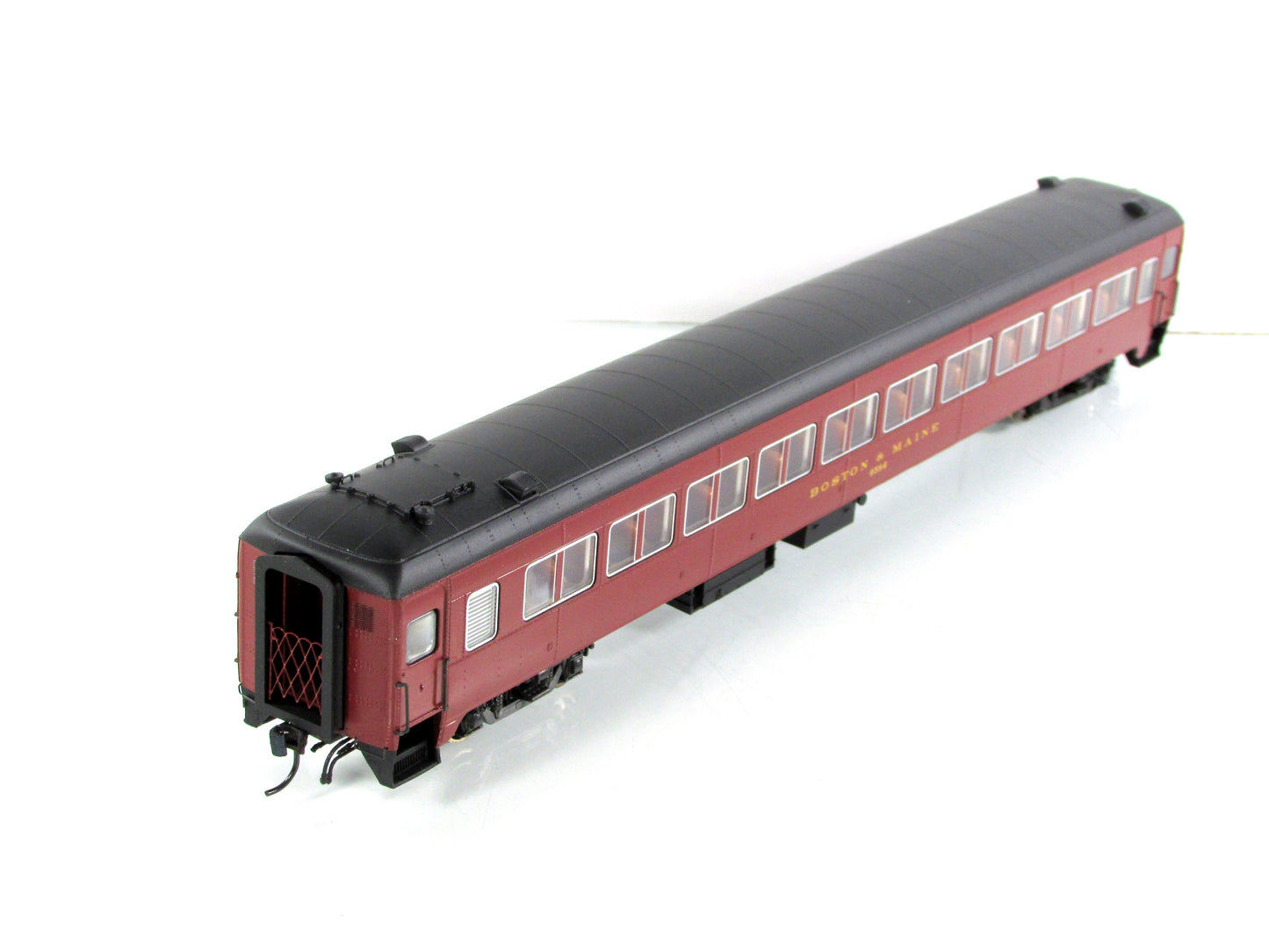 HO Scale ***BOSTON MAINE*** Osgood Bradley Coach #4584 - Rapido 109049, Lighted