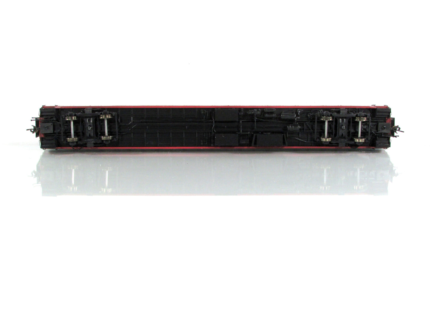 HO Scale ***BOSTON MAINE*** Osgood Bradley Coach #4694 - Rapido 109137, Lighted