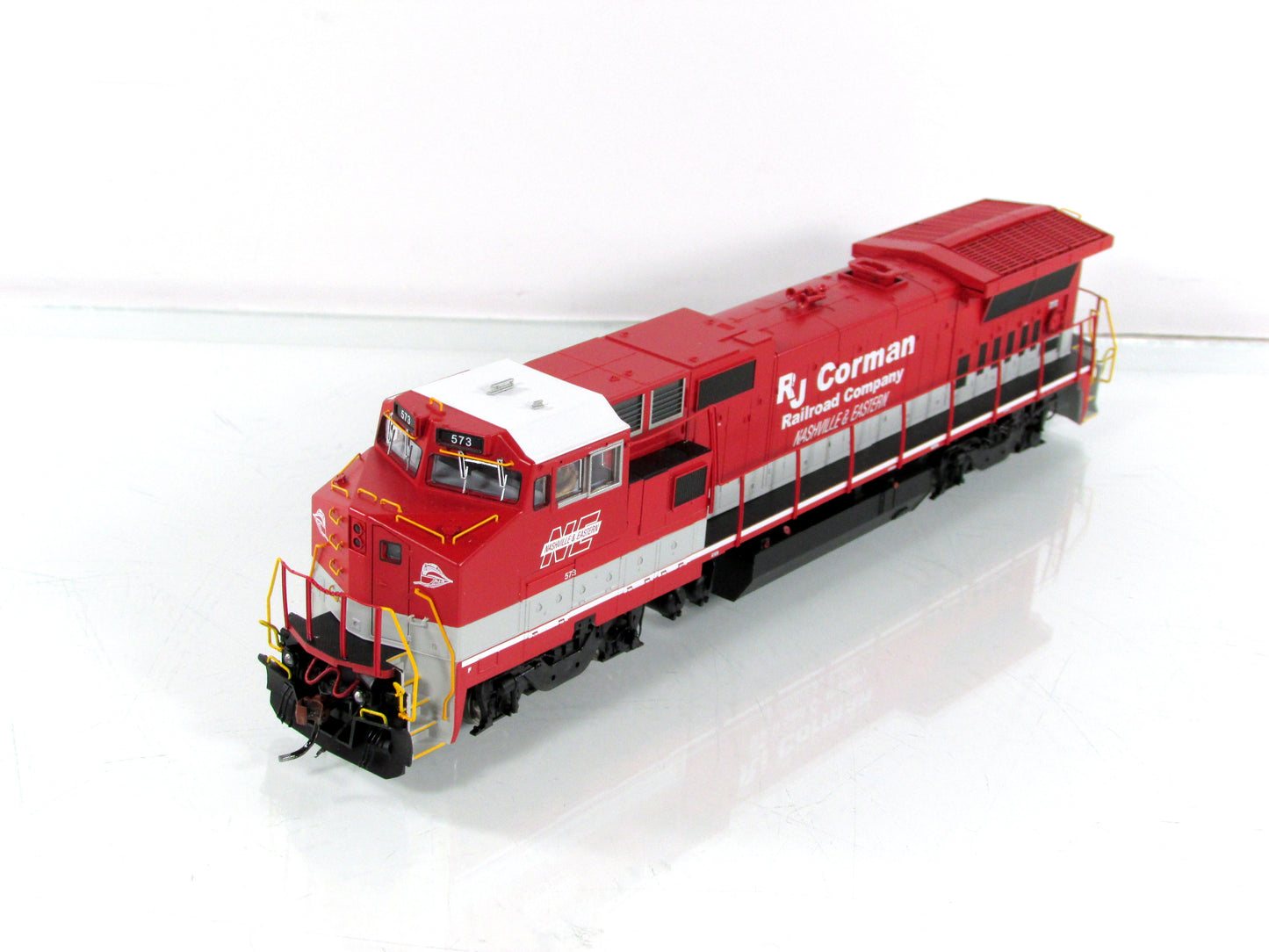 HO Scale **RJ CORMAN** Dash 8-40BW, NERR 573 - Atlas Master 10004313, DCC Ready