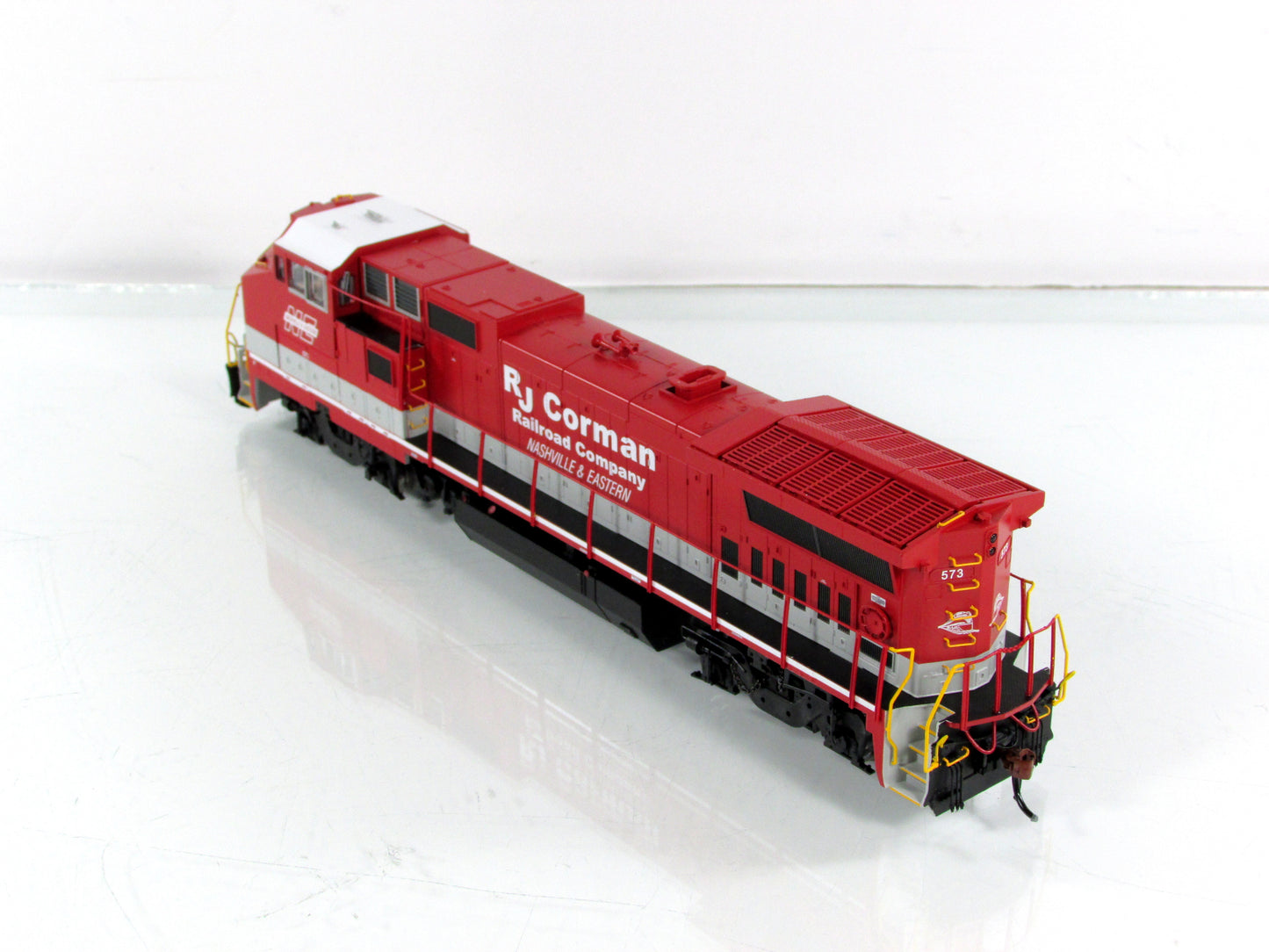 HO Scale **RJ CORMAN** Dash 8-40BW, NERR 573 - Atlas Master 10004313, DCC Ready