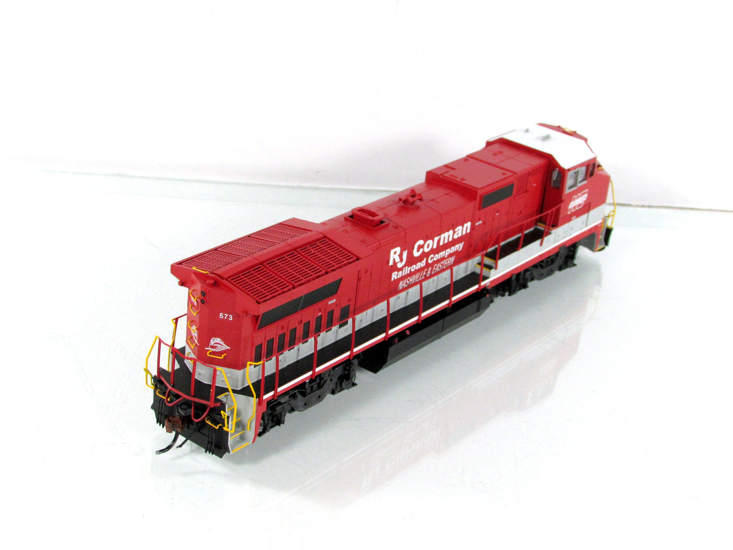 HO Scale **RJ CORMAN** Dash 8-40BW, NERR 573 - Atlas Master 10004313, DCC Ready