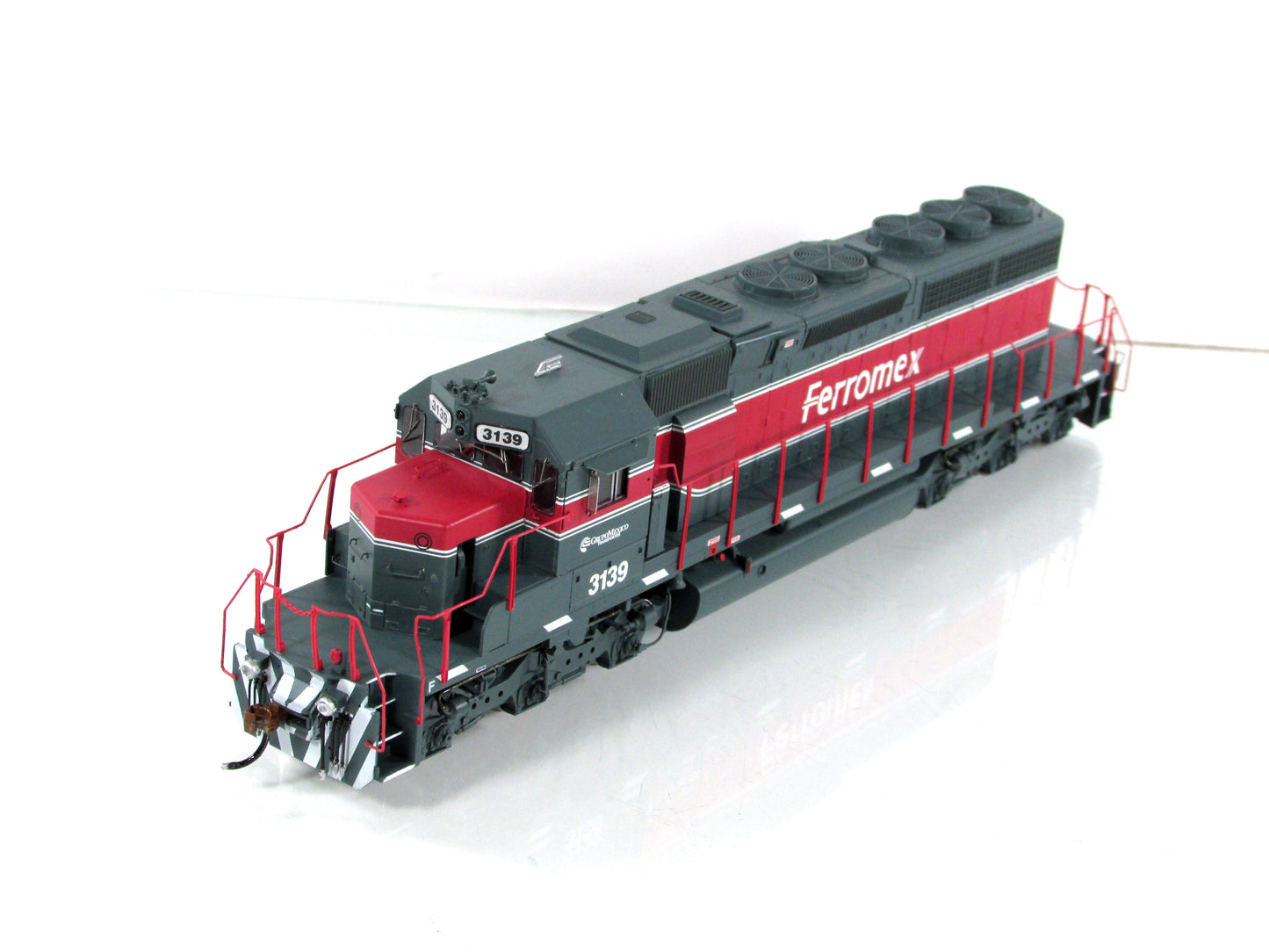 HO Scale **FERROMEX** SD40-2 Locomotive, FXE 3139 - Athearn ATH72018, DCC Ready
