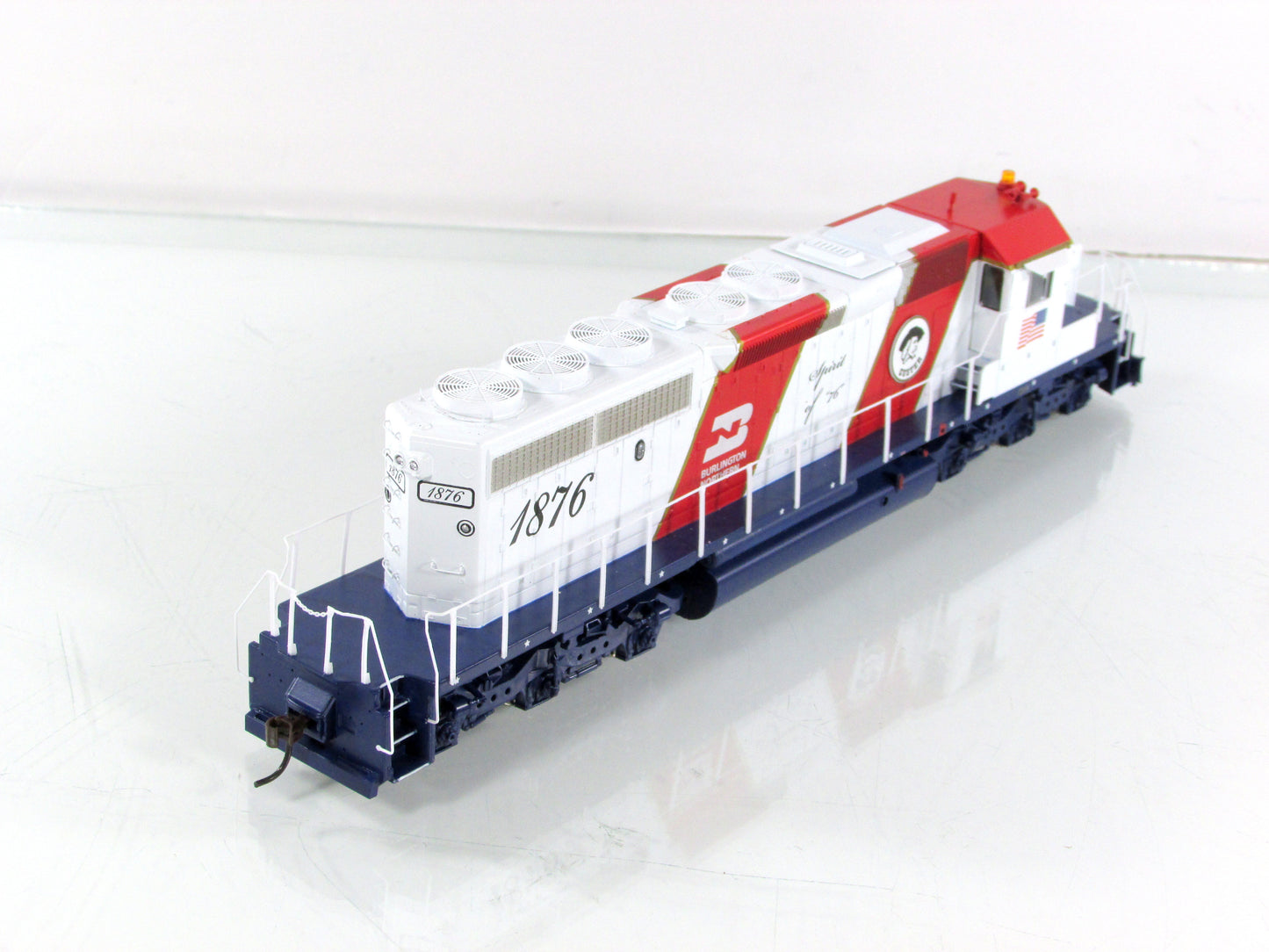 HO Scale **BICENTENNIAL Spirit '76** SD40-2, BN 1876 - Athearn 95227, DCC Ready