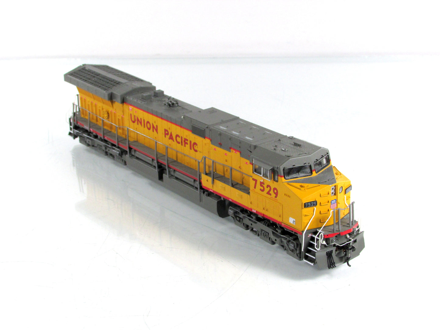 HO Scale *UNION PACIFIC* AC6000 Locomotive #7529 - Broadway 1686, DCC QSI Sound