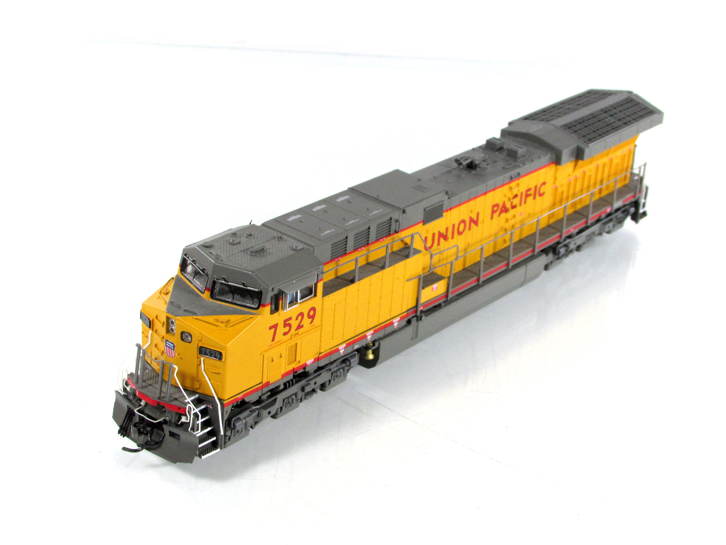 HO Scale *UNION PACIFIC* AC6000 Locomotive #7529 - Broadway 1686, DCC QSI Sound