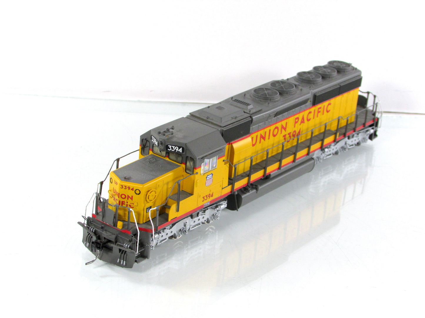 HO Scale **UNION PACIFIC** SD40-2 Snoot Nose #3394 - Intermountain 49342 w/ DCC