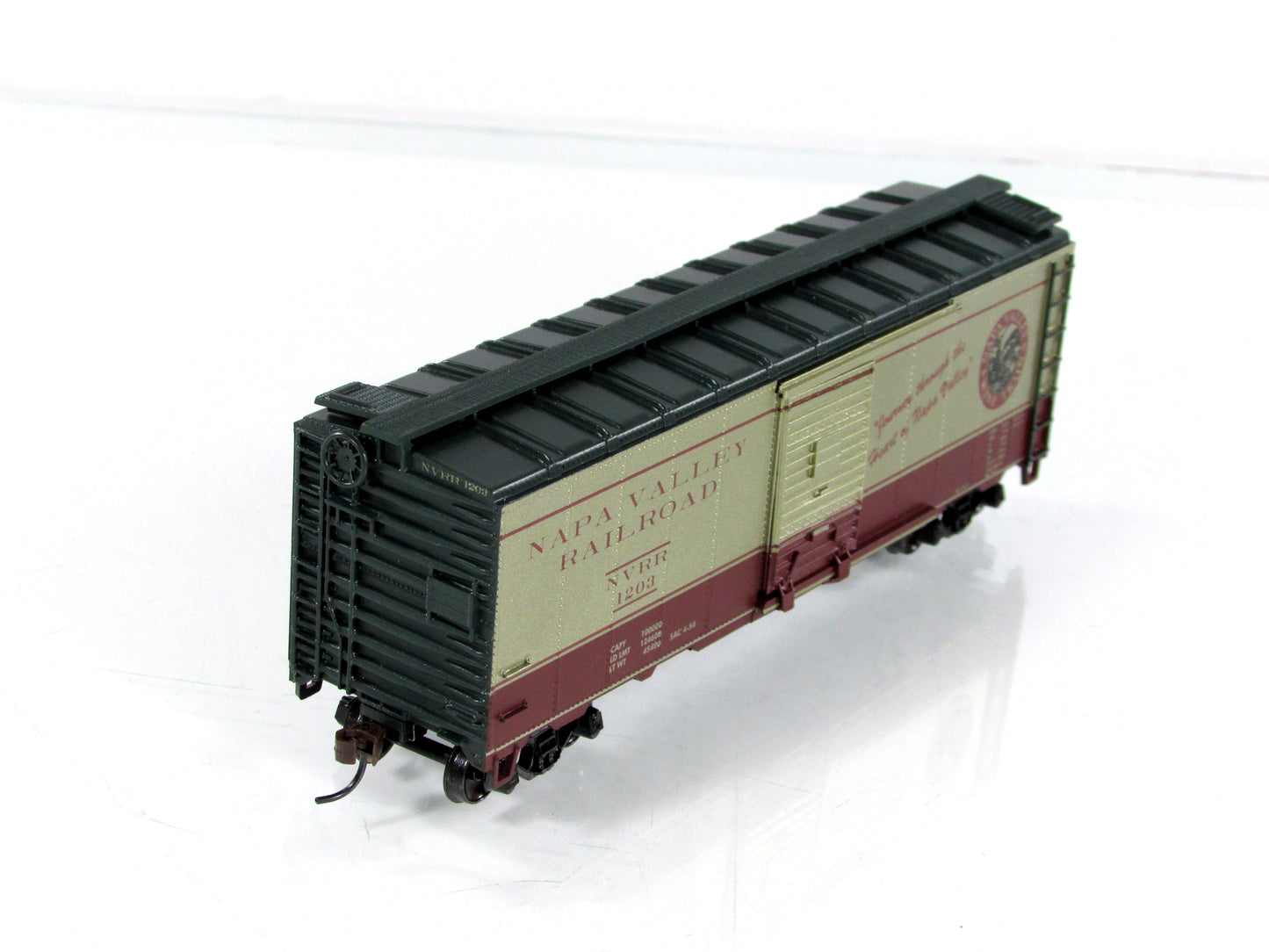 HO Scale *NAPA VALLEY* Railroad Wine Train 40' Box Car, NVRR 1203 -Athearn 8506