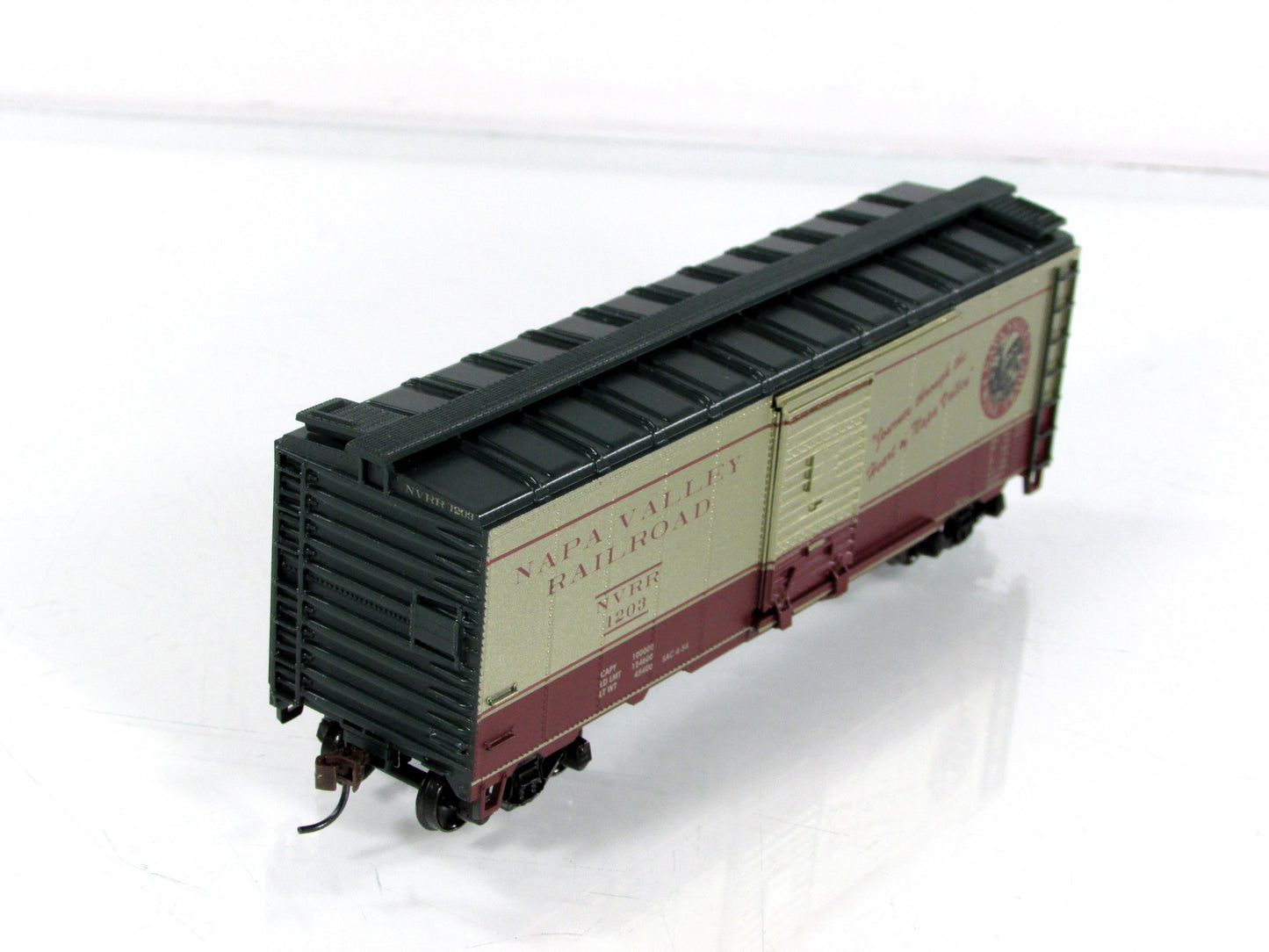 HO Scale *NAPA VALLEY* Railroad Wine Train 40' Box Car, NVRR 1203 -Athearn 8506