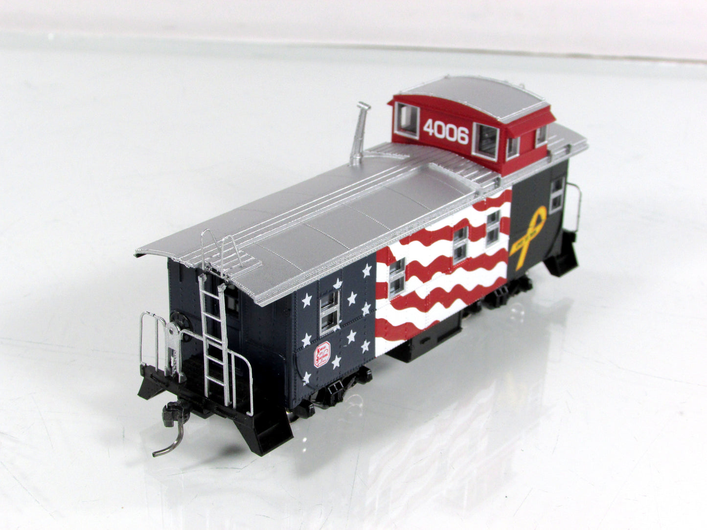 HO Scale ***KANSAS CITY SOUTHERN*** Patriotic Veterans Caboose - MTH 85-77017