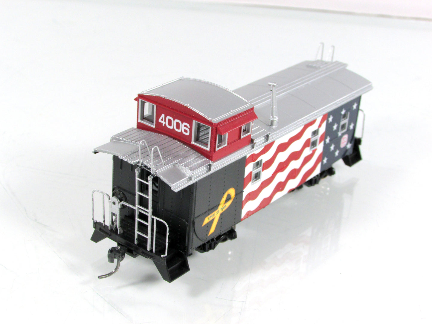 HO Scale ***KANSAS CITY SOUTHERN*** Patriotic Veterans Caboose - MTH 85-77017