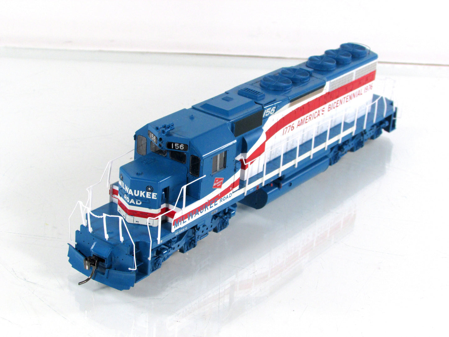 HO Scale **BICENTENNIAL 1776** SD40-2, MILW - Athearn 95214, DCC Sound *Project
