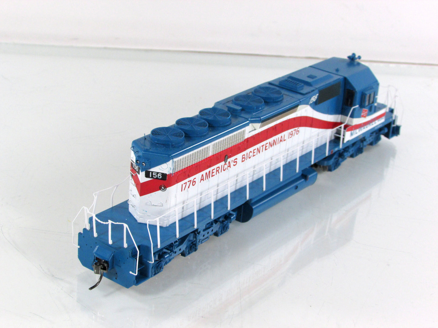 HO Scale **BICENTENNIAL 1776** SD40-2, MILW - Athearn 95214, DCC Sound *Project