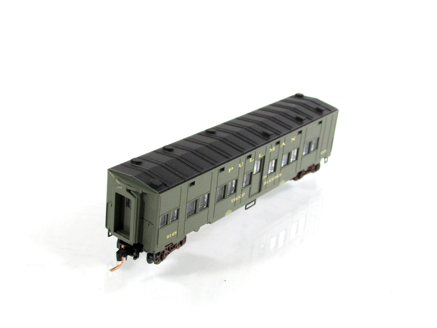 N Scale ***WWII DODX Weathered TROOP SLEEPER*** #9148 - Micro Trains 11600010